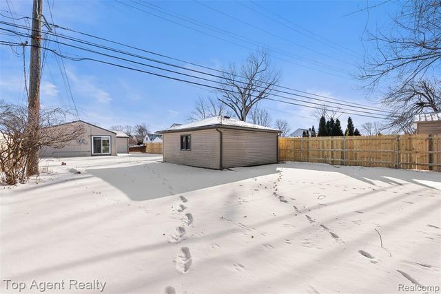 28001 Elba Street, Saint Clair Shores, MI 48081