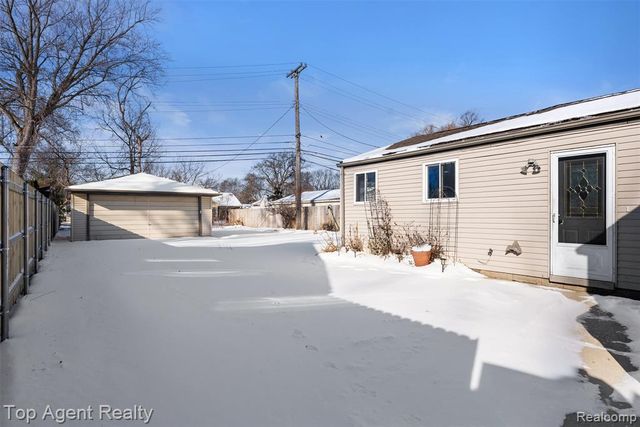 28001 Elba Street, Saint Clair Shores, MI 48081
