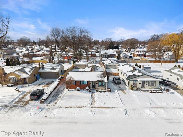 28001 Elba Street, Saint Clair Shores, MI 48081