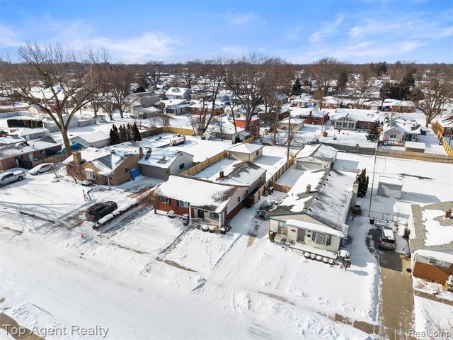 28001 Elba Street, Saint Clair Shores, MI 48081