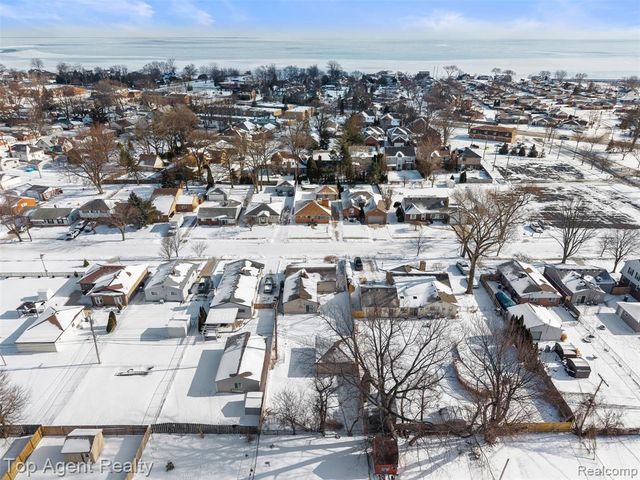 28001 Elba Street, Saint Clair Shores, MI 48081