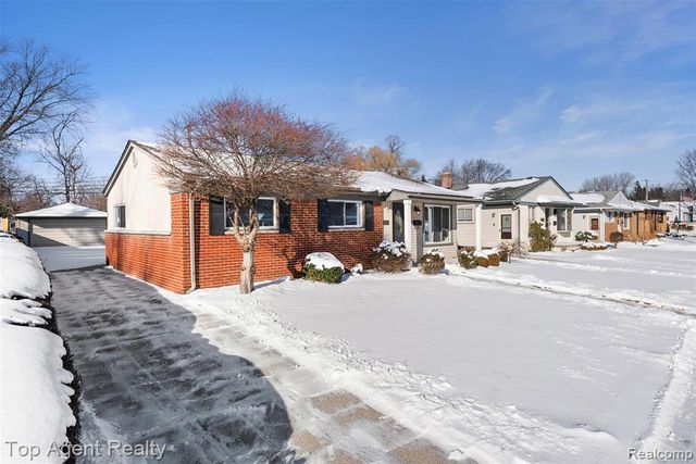 28001 Elba Street, Saint Clair Shores, MI 48081