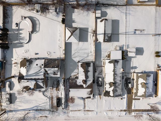 28001 Elba Street, Saint Clair Shores, MI 48081