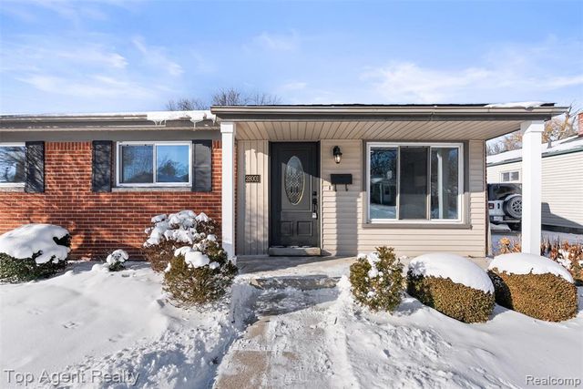 28001 Elba Street, Saint Clair Shores, MI 48081