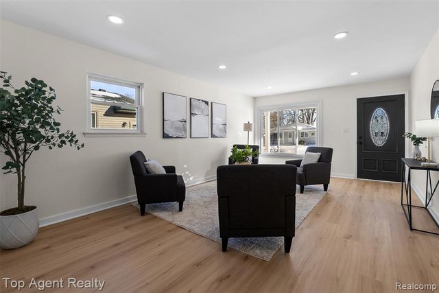 28001 Elba Street, Saint Clair Shores, MI 48081