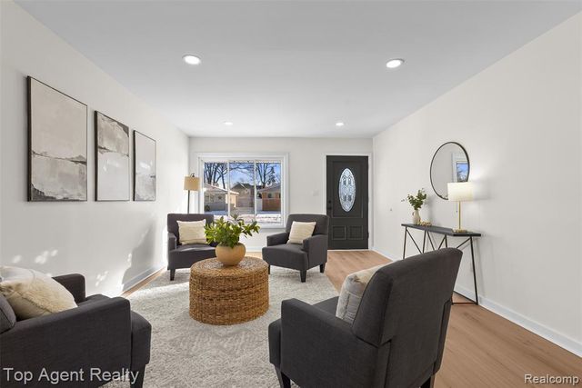 28001 Elba Street, Saint Clair Shores, MI 48081