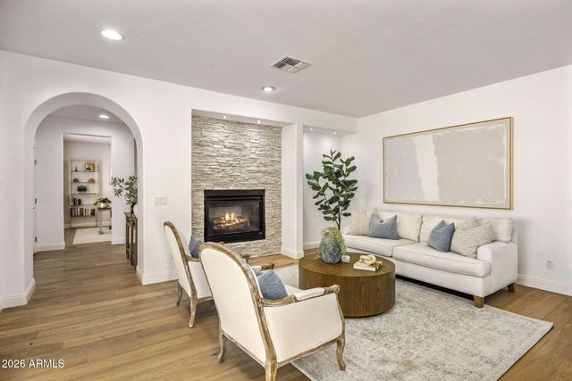 3756 E DONALD Drive, Phoenix, AZ 85050