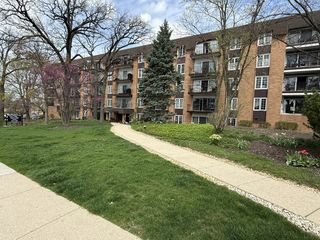 441 N Park Boulevard 5F, Glen Ellyn, IL 60137