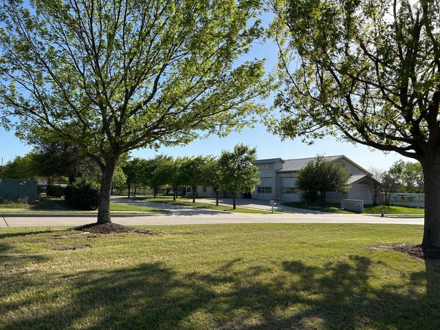 345 Wishbone Lane, Fort Worth, TX 76052