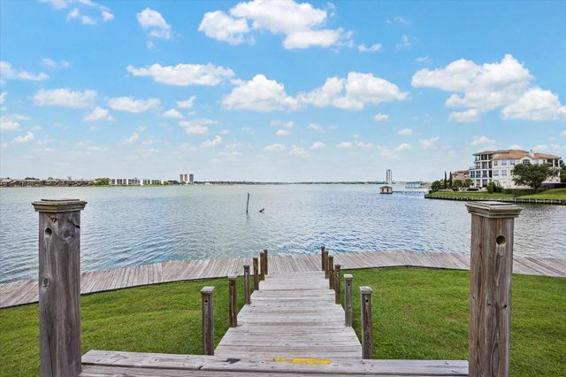 2200 Beacon Circle, League City, TX 77573