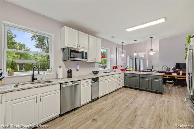 6304 Hiawatha Road, Whitmore Lake, MI 48189