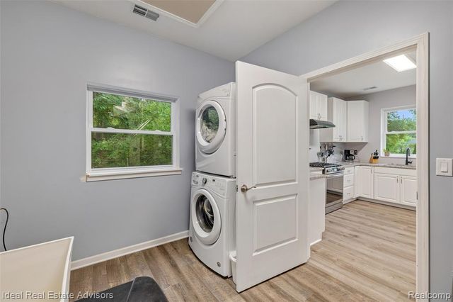 6304 Hiawatha Road, Whitmore Lake, MI 48189