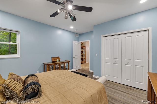 6304 Hiawatha Road, Whitmore Lake, MI 48189
