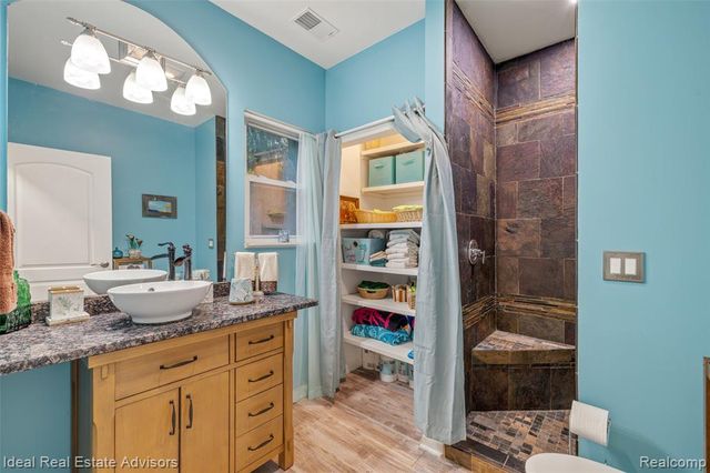 6304 Hiawatha Road, Whitmore Lake, MI 48189