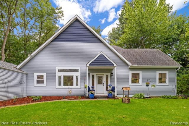 6304 Hiawatha Road, Whitmore Lake, MI 48189