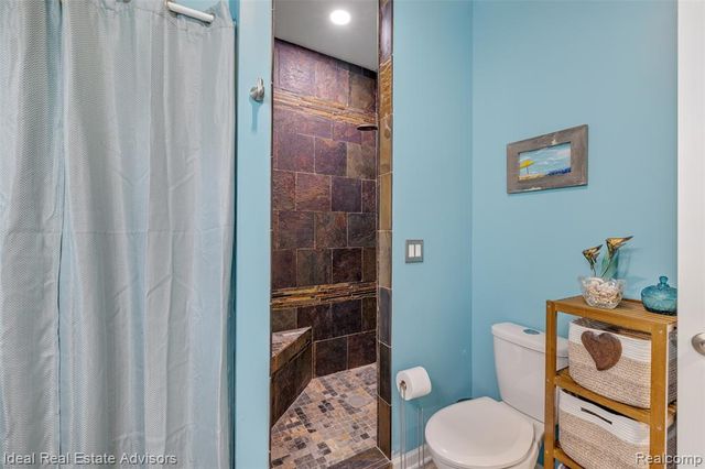 6304 Hiawatha Road, Whitmore Lake, MI 48189