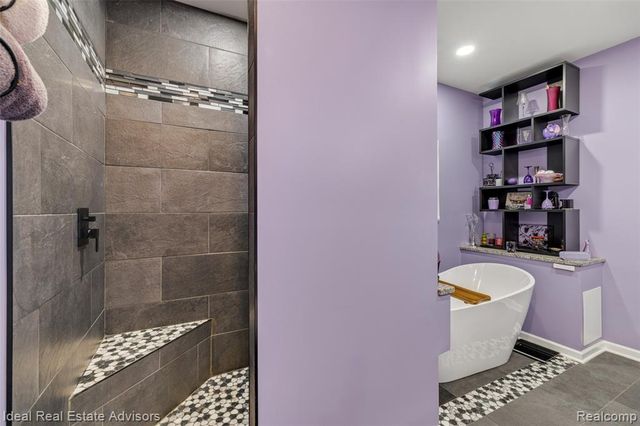 6304 Hiawatha Road, Whitmore Lake, MI 48189