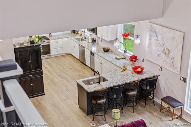 6304 Hiawatha Road, Whitmore Lake, MI 48189
