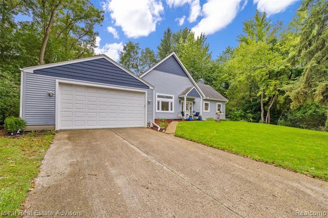 6304 Hiawatha Road, Whitmore Lake, MI 48189