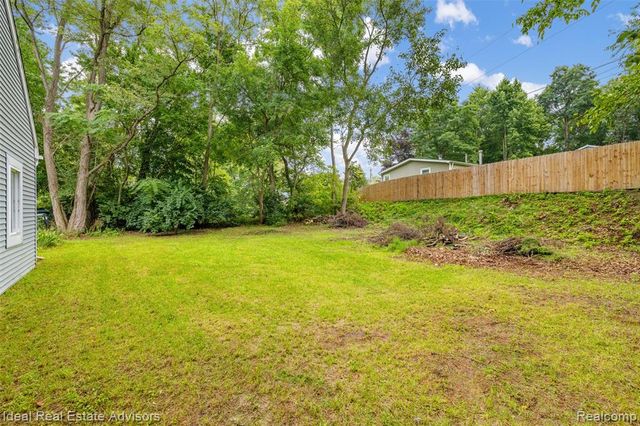 6304 Hiawatha Road, Whitmore Lake, MI 48189