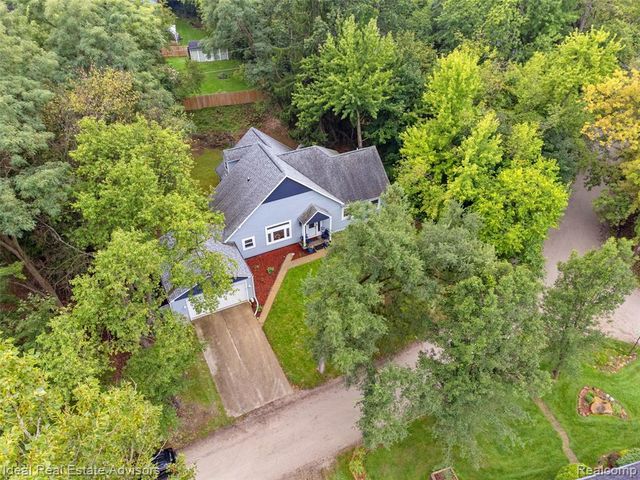 6304 Hiawatha Road, Whitmore Lake, MI 48189