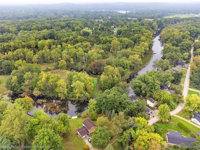 6304 Hiawatha Road, Whitmore Lake, MI 48189