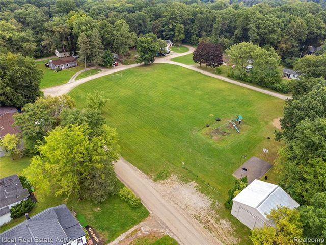 6304 Hiawatha Road, Whitmore Lake, MI 48189