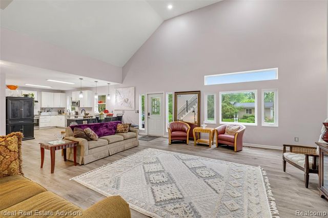 6304 Hiawatha Road, Whitmore Lake, MI 48189