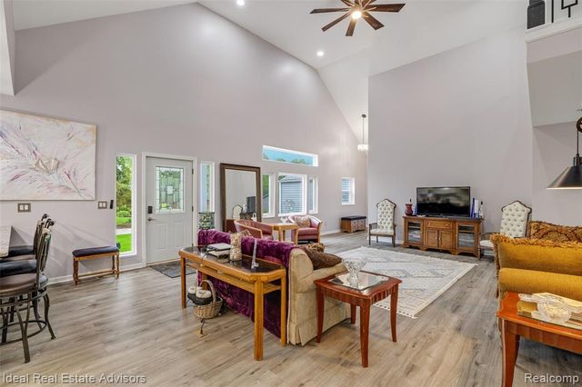 6304 Hiawatha Road, Whitmore Lake, MI 48189
