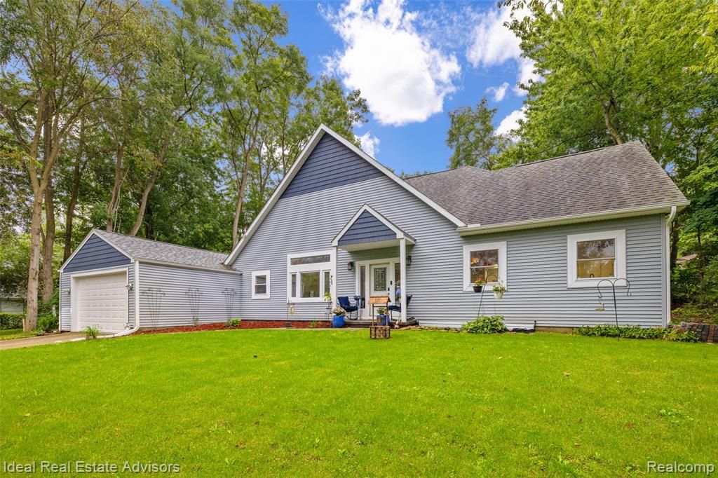 6304 Hiawatha Road, Whitmore Lake, MI 48189