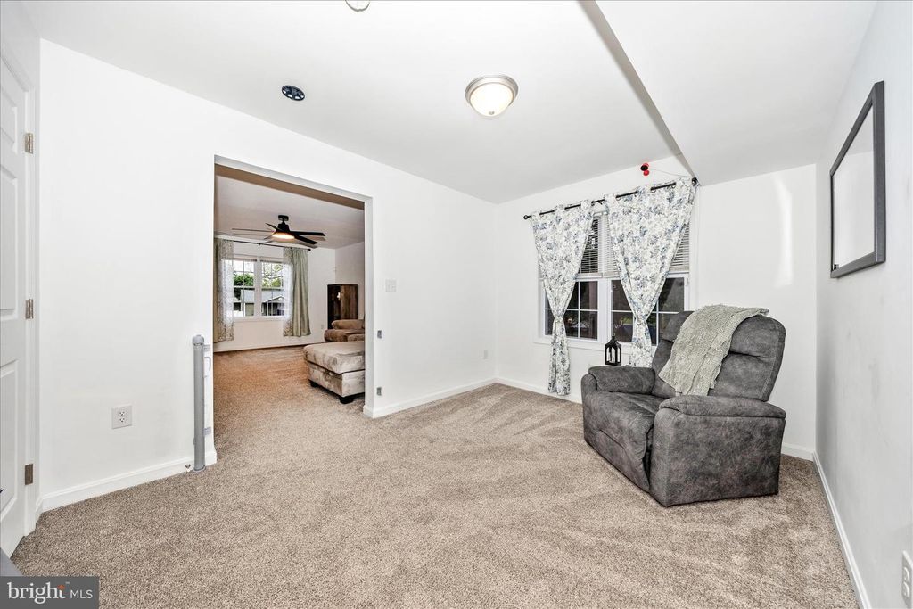 Image 11 of property listing at 916 HARWOOD RD #B, Hagerstown, MD 21740