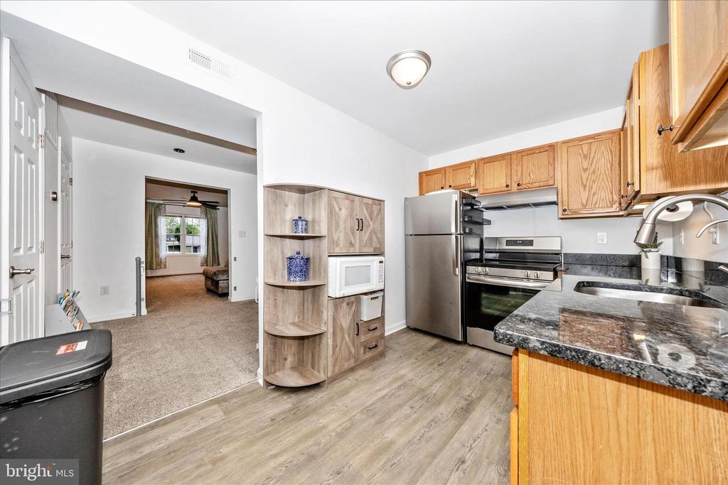 Image 12 of property listing at 916 HARWOOD RD #B, Hagerstown, MD 21740