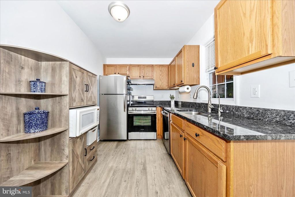 Image 13 of property listing at 916 HARWOOD RD #B, Hagerstown, MD 21740