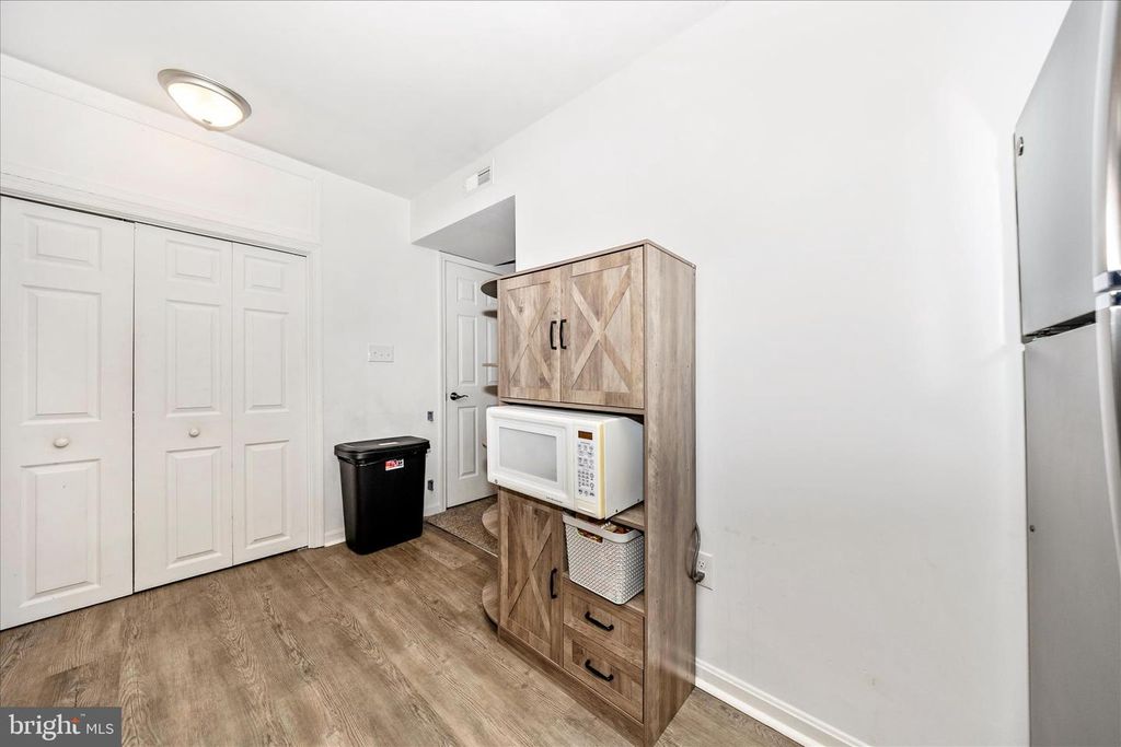 Image 17 of property listing at 916 HARWOOD RD #B, Hagerstown, MD 21740