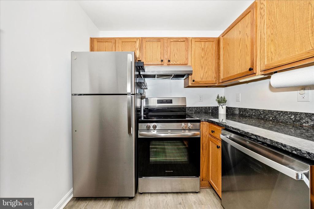 Image 18 of property listing at 916 HARWOOD RD #B, Hagerstown, MD 21740