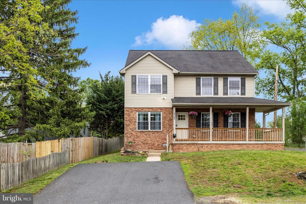 Image 1 of property listing at 916 HARWOOD RD #B, Hagerstown, MD 21740