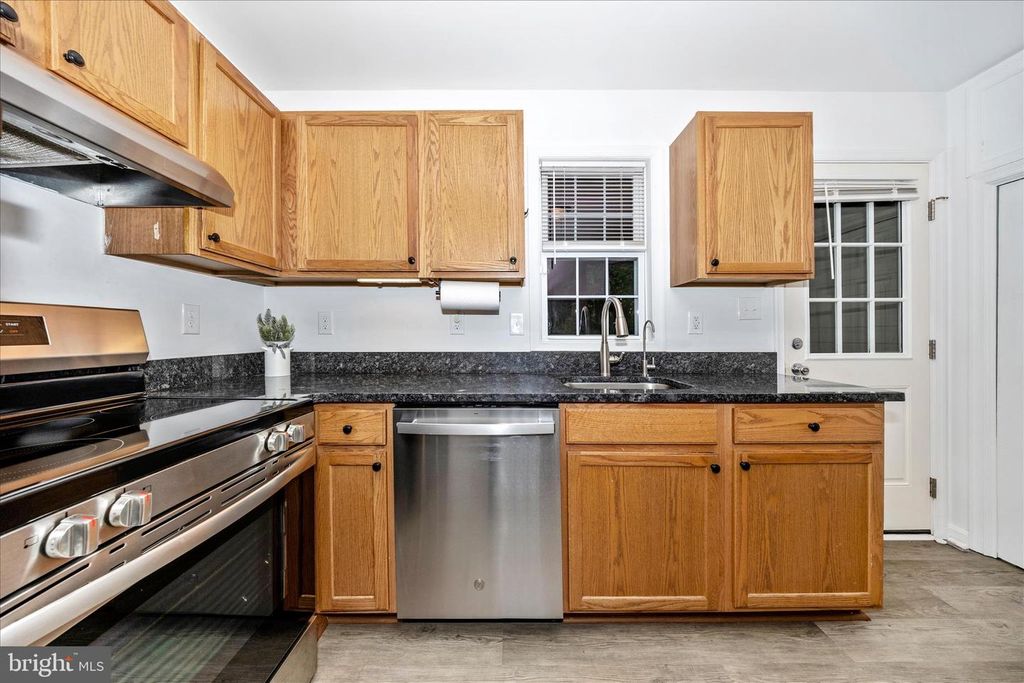 Image 19 of property listing at 916 HARWOOD RD #B, Hagerstown, MD 21740