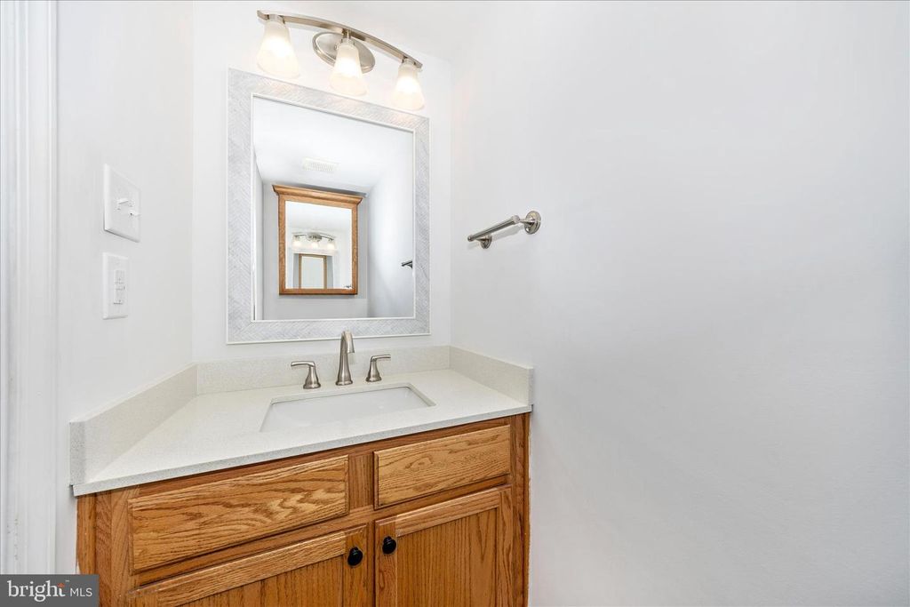 Image 21 of property listing at 916 HARWOOD RD #B, Hagerstown, MD 21740