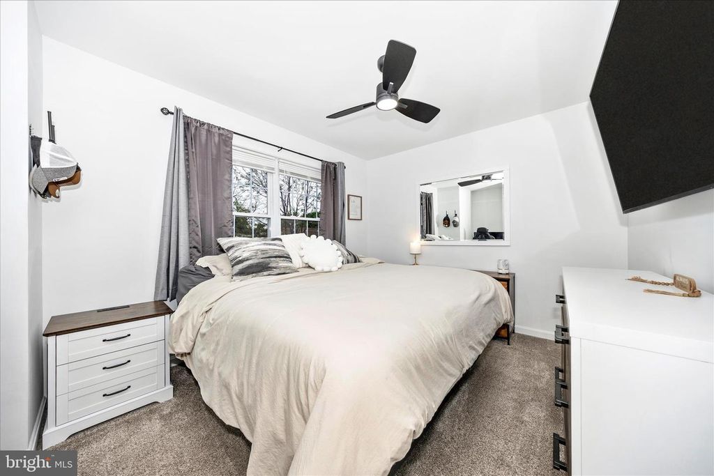 Image 25 of property listing at 916 HARWOOD RD #B, Hagerstown, MD 21740