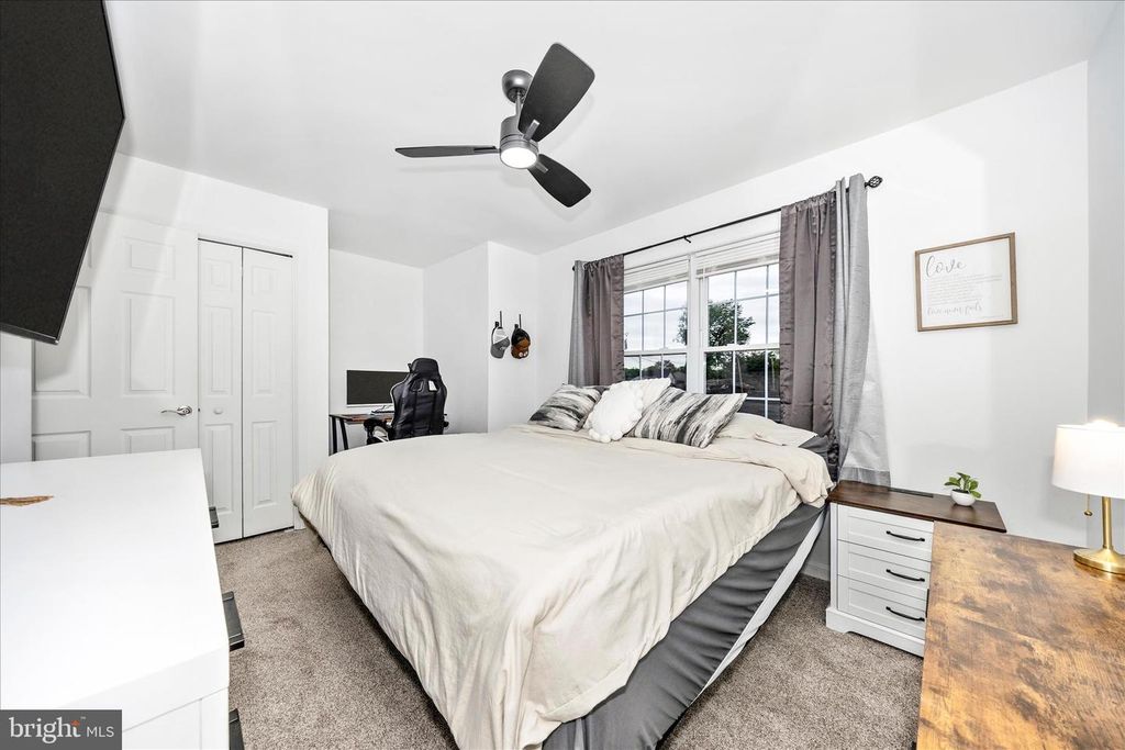 Image 28 of property listing at 916 HARWOOD RD #B, Hagerstown, MD 21740