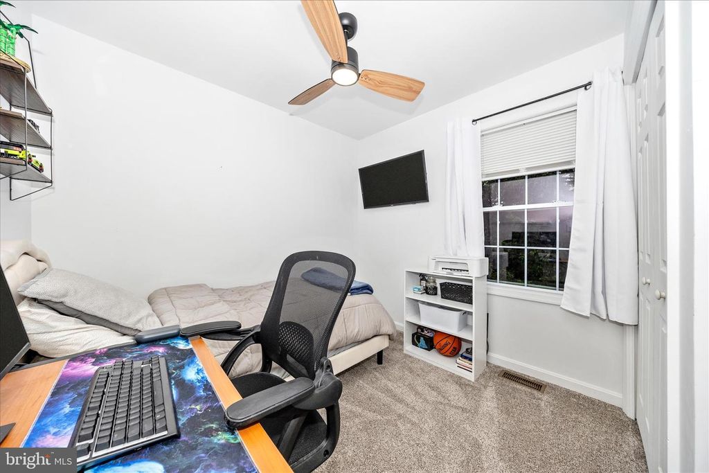 Image 29 of property listing at 916 HARWOOD RD #B, Hagerstown, MD 21740