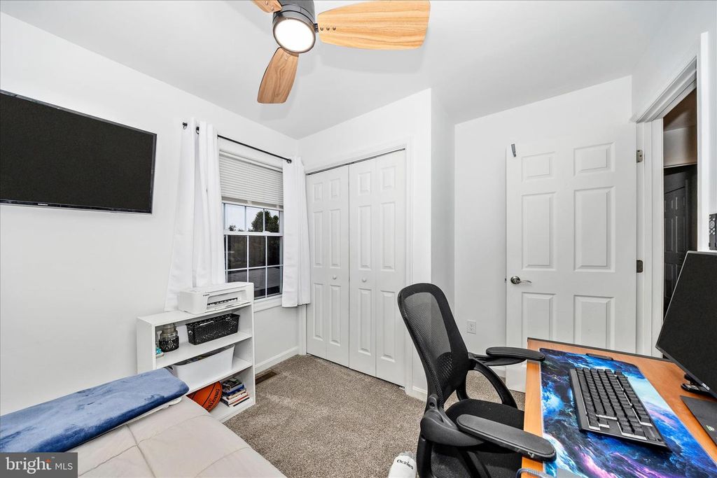 Image 30 of property listing at 916 HARWOOD RD #B, Hagerstown, MD 21740