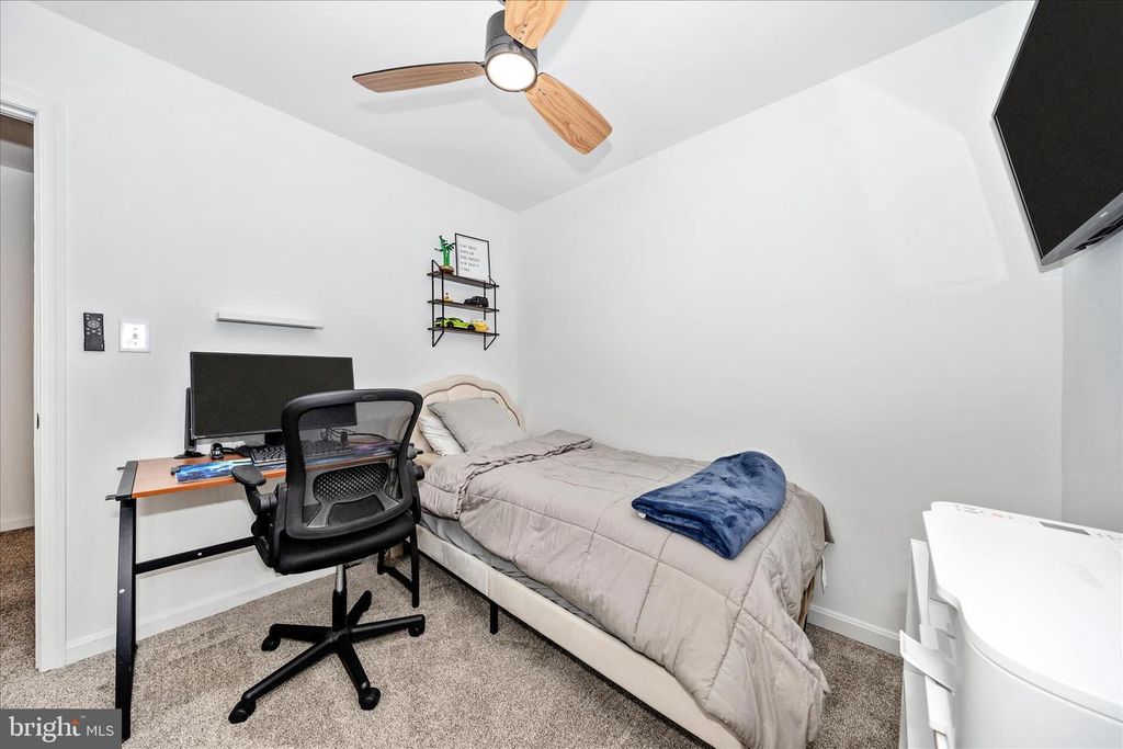 Image 32 of property listing at 916 HARWOOD RD #B, Hagerstown, MD 21740