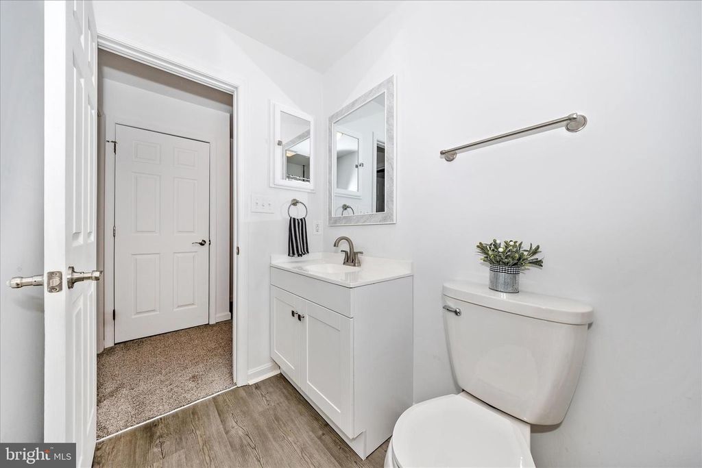 Image 38 of property listing at 916 HARWOOD RD #B, Hagerstown, MD 21740