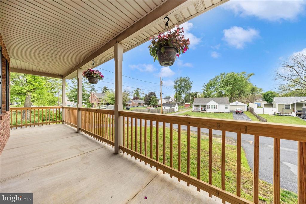 Image 43 of property listing at 916 HARWOOD RD #B, Hagerstown, MD 21740