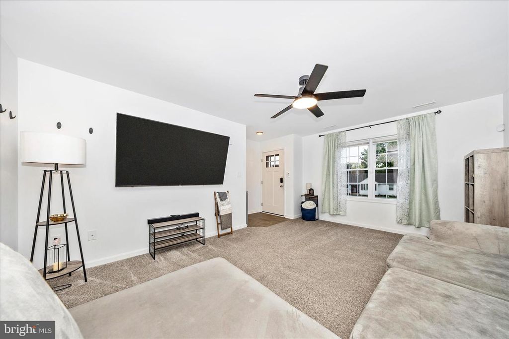 Image 6 of property listing at 916 HARWOOD RD #B, Hagerstown, MD 21740