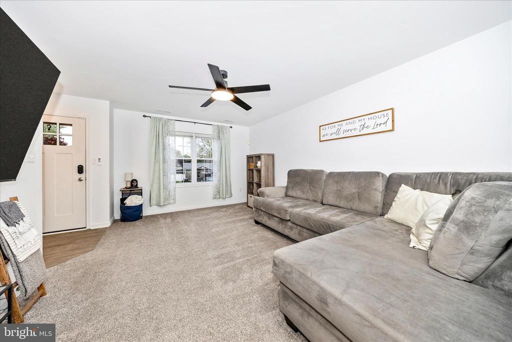 Image 7 of property listing at 916 HARWOOD RD #B, Hagerstown, MD 21740