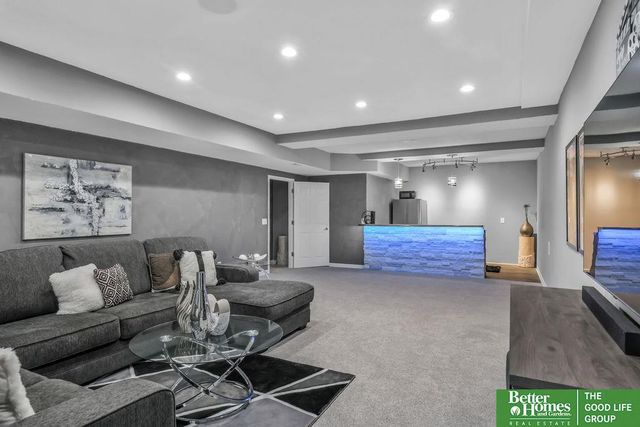 19302 G Street, Omaha, NE 68135