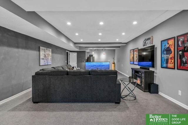 19302 G Street, Omaha, NE 68135