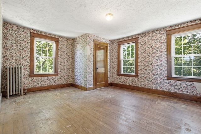 6 Ashburnham Rd, Worcester, MA 01606